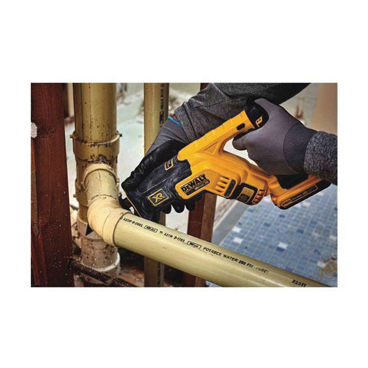 Dewalt DCS367D1 20V MAX XR Brushless Compact Reciprocating Saw Kit W/ 2.0 Ah Battery, Charger and Contractor Bag