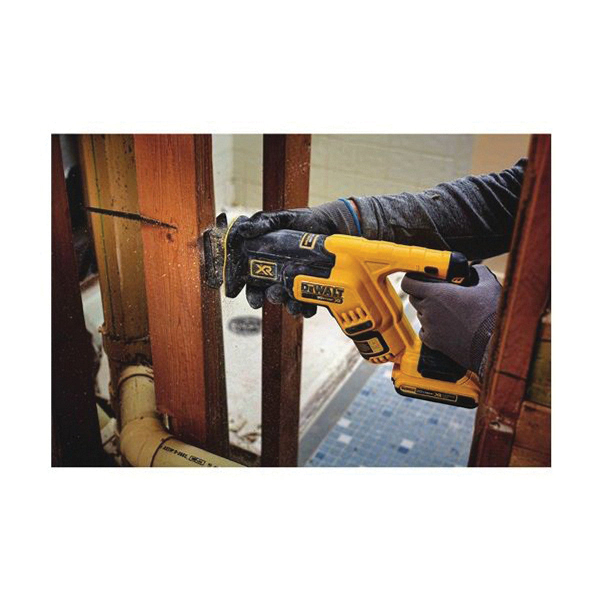 Dewalt DCS367D1 20V MAX XR Brushless Compact Reciprocating Saw Kit W/ 2.0 Ah Battery, Charger and Contractor Bag