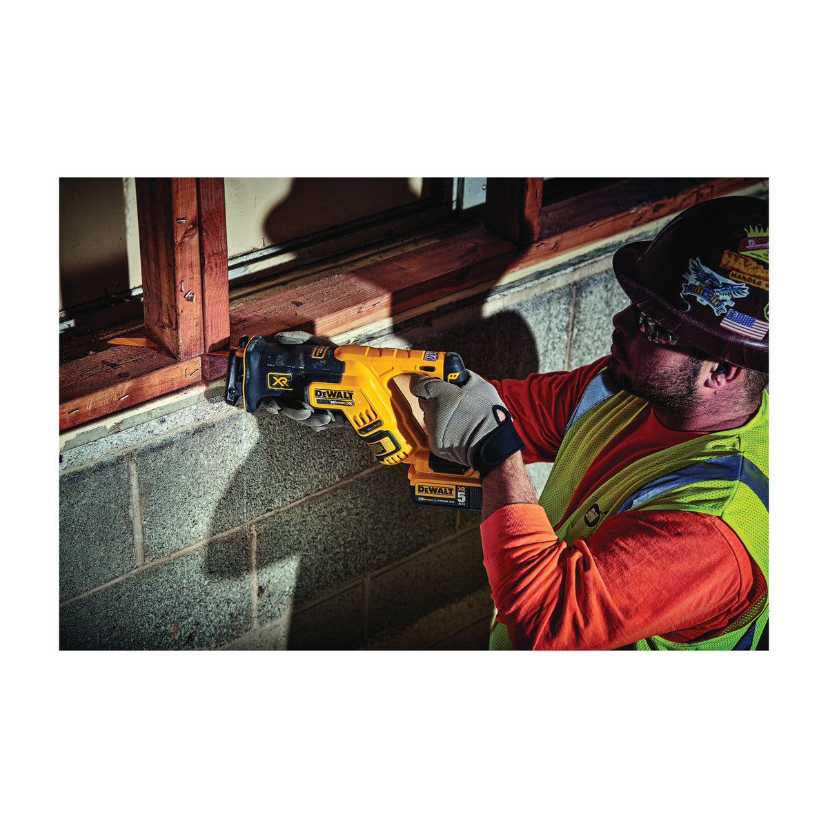 Dewalt DCS367P1 20V MAX XR Brushless Compact Reciprocating Saw Kit W/ 5.0Ah Battery, Charger and Contractor Bag