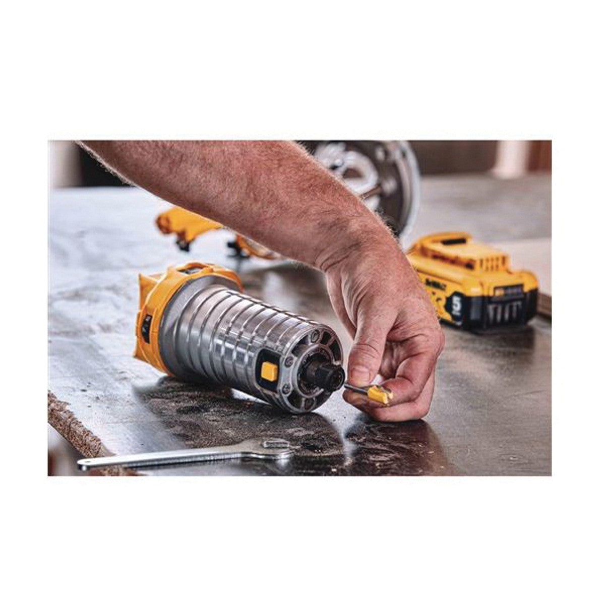 Dewalt DCW600B 20V Max Compact Router