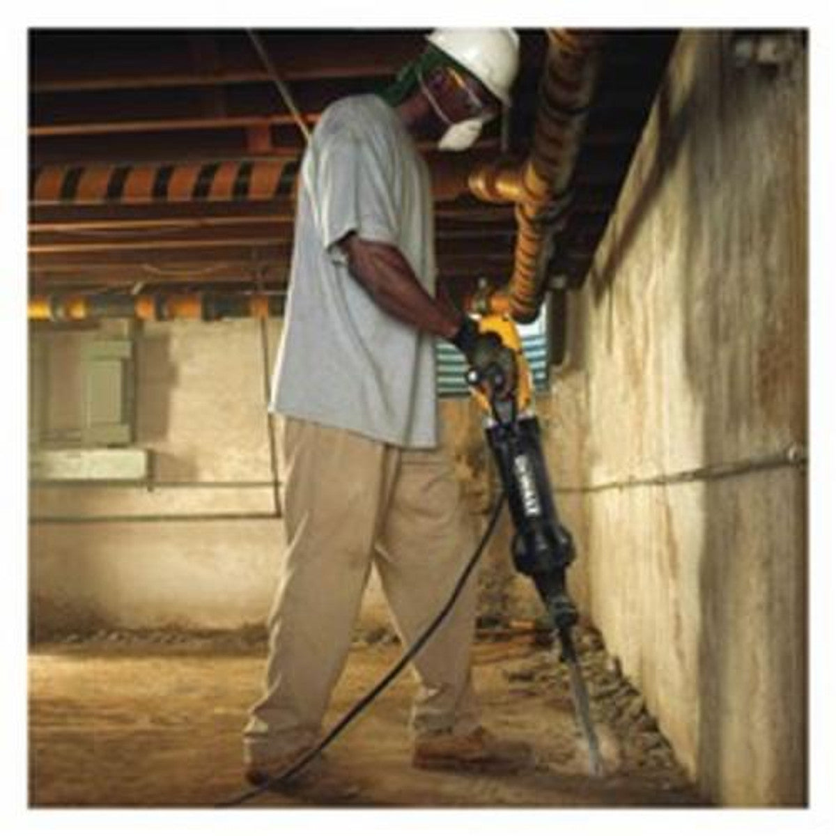 DeWALT D25980K 68lb., 1-1/8", Hex Pavement Breaker W/ Hammer Truck and Steel