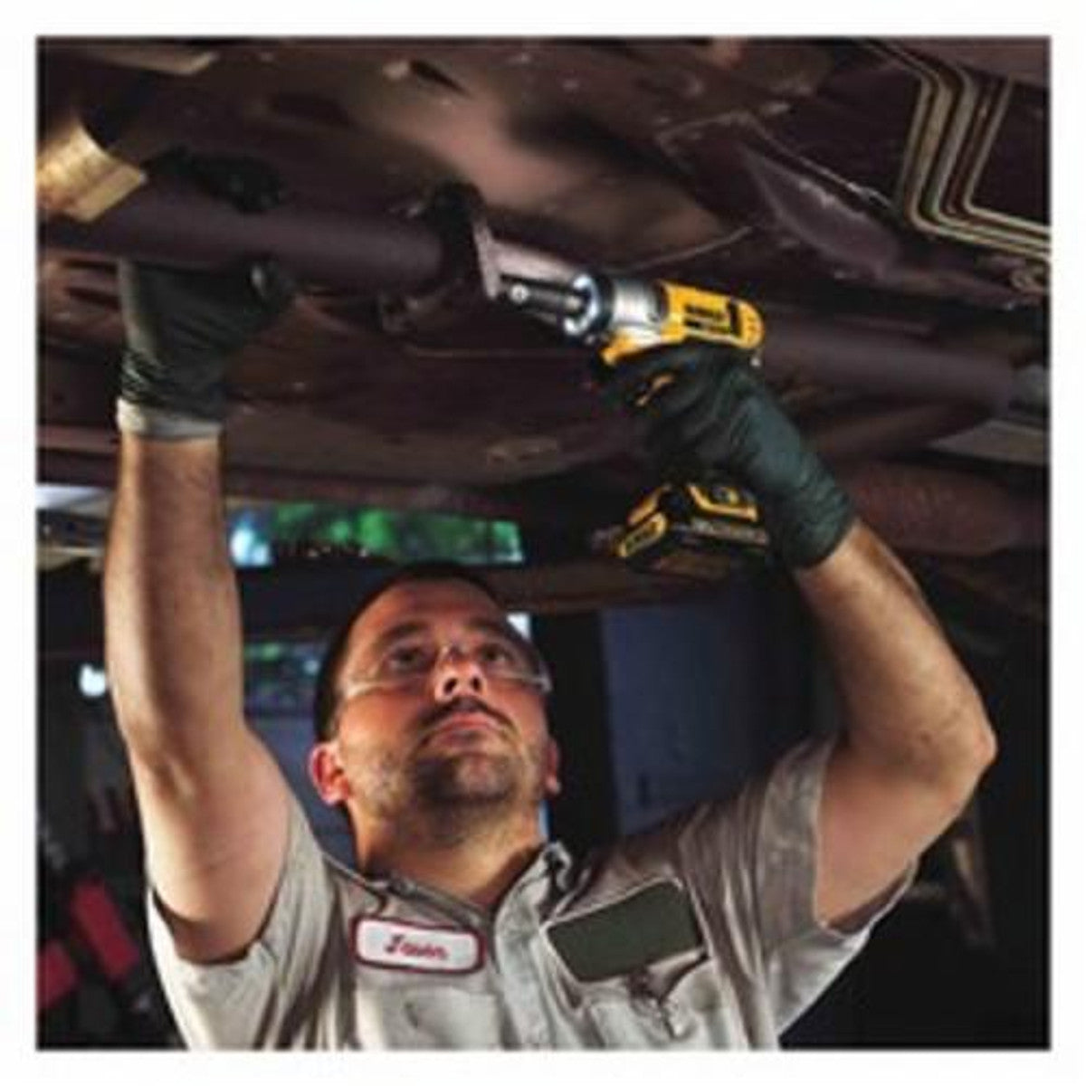 DeWALT DCF813S2  12V MAX 3/8" Impact Wrench Kit W/ (2) 1.5 Ah Batteries