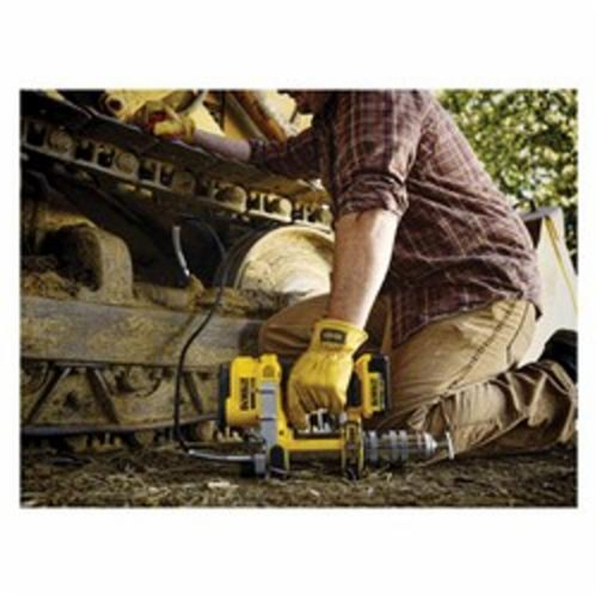 DeWALT DCGG571M1 Grease Gun Kit W/ Battery, Charger and Case