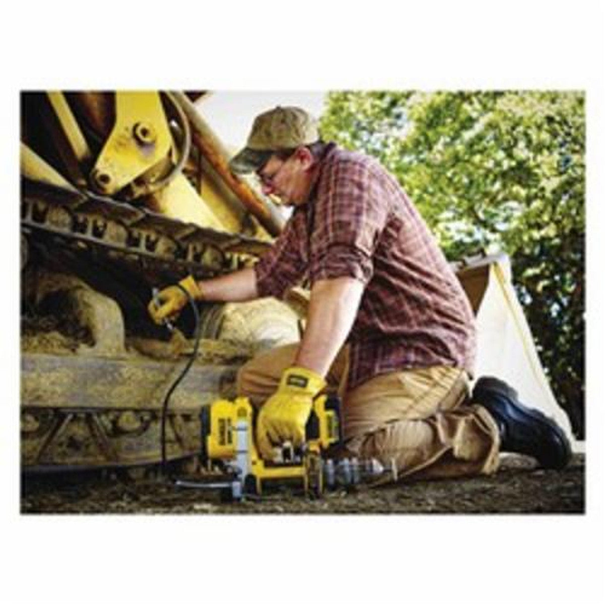 DeWALT DCGG571M1 Grease Gun Kit W/ Battery, Charger and Case