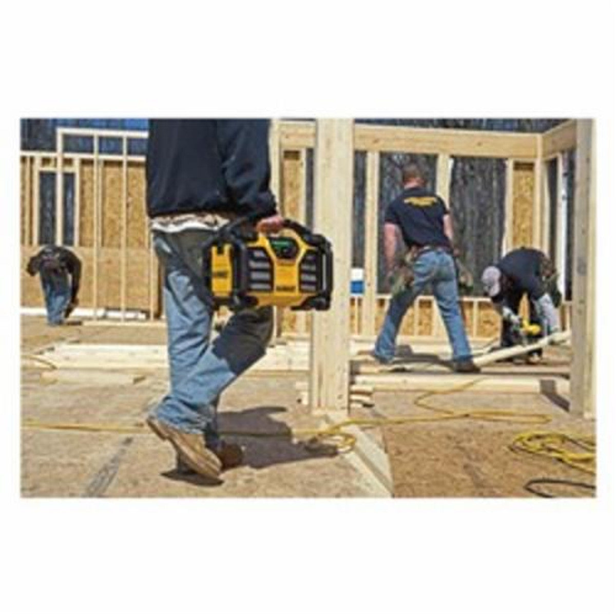 DeWALT DCR015  12V / 20V MAX Worksite Charger and Radio (Bare Tool)