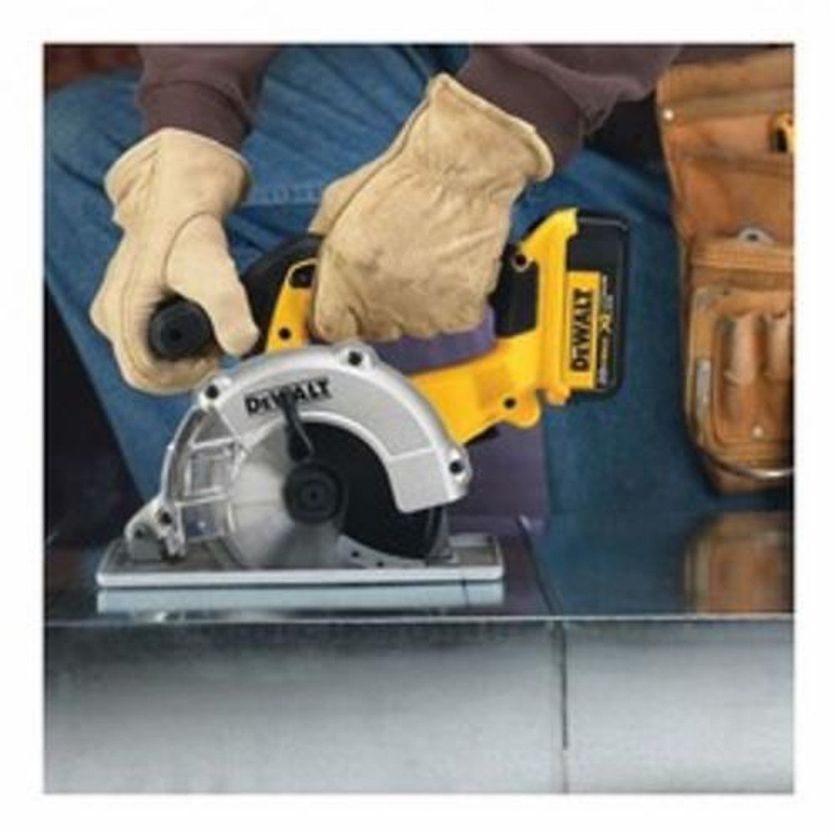 DeWALT DCS373P2  20V MAX 5-1/2" Circular Saw Kit W/ (2) 5.0 Ah Batteries