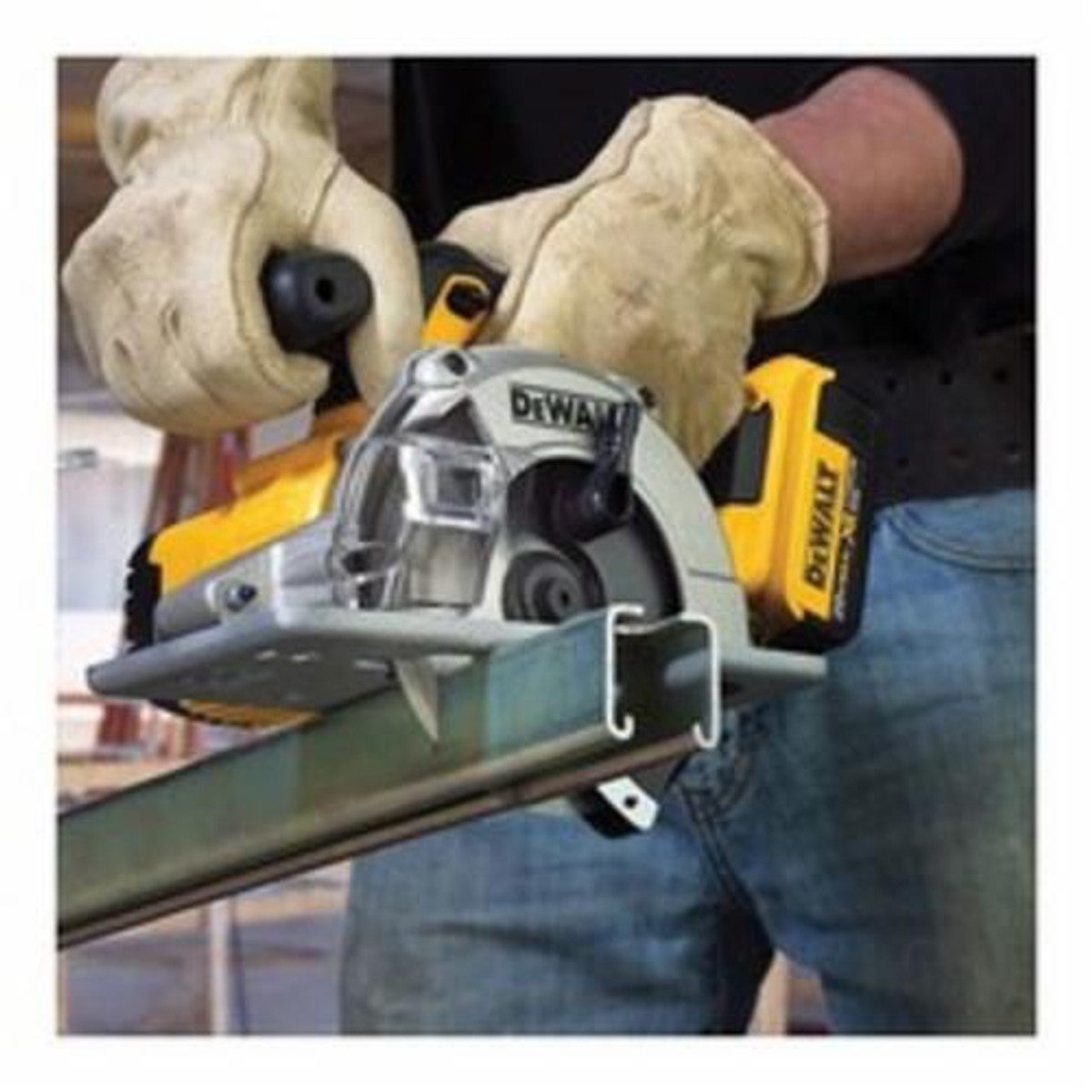 DeWALT DCS373P2  20V MAX 5-1/2" Circular Saw Kit W/ (2) 5.0 Ah Batteries